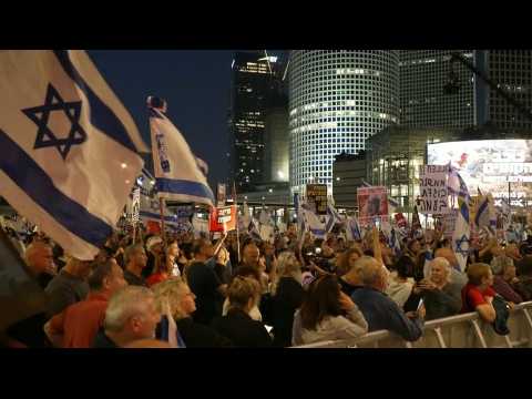 Anti govt Israelis demonstrate in Tel Aviv