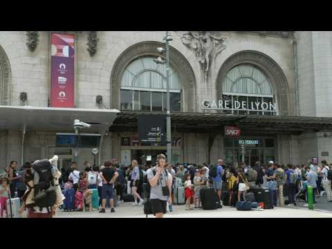 SNCF: South-East line paralysed, many passengers stranded at Gare de Lyon