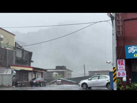 Heavy rain lashes Taiwan's Suao as Typhoon Gaemi nears (2)