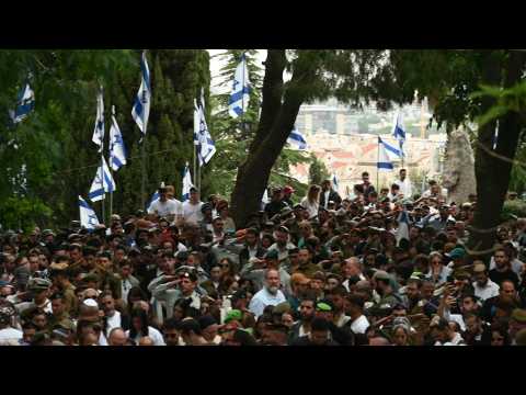 Israelis stand still in Jerusalem to mark Memorial Day