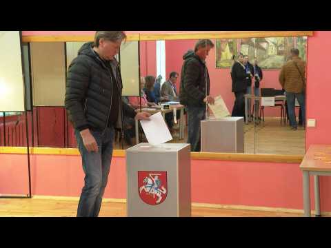 Lithuania: polls open for 1st round of presidential election