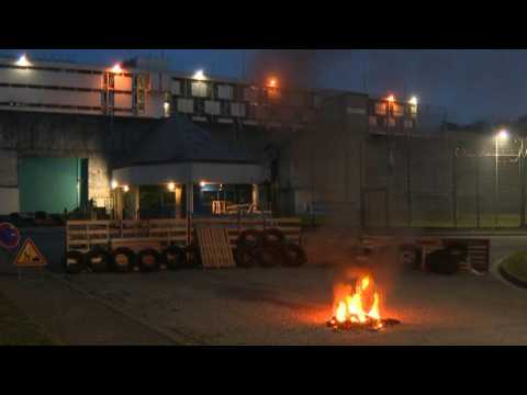 Prison officers protest outside Gradignan prison after two officers killed
