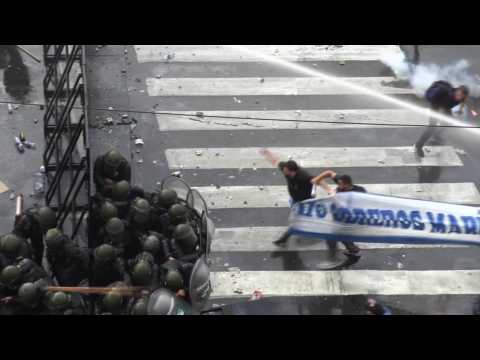 Clashes outside Argentine Congress as lawmakers debate Milei reforms