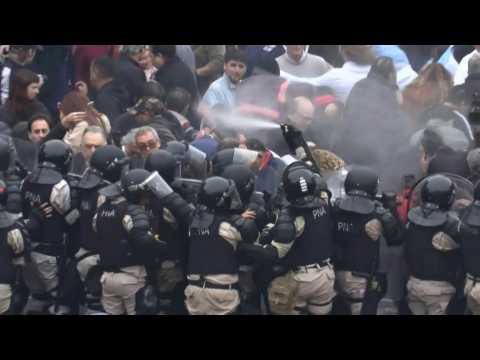 Argentine police use gases against lawmakers amid protest outside Congress