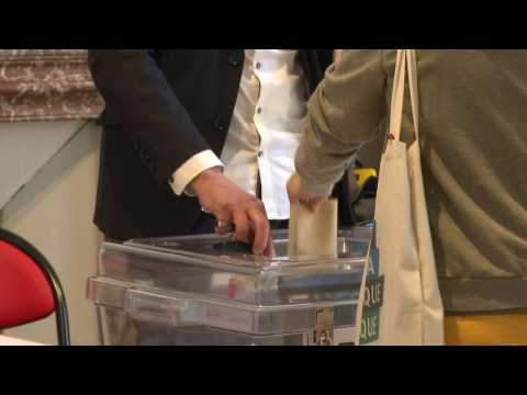 European elections: images of voters going to the polls in Paris