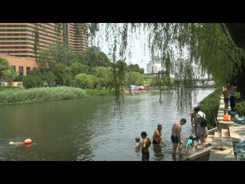 Beijing residents cool off in Liangma River amid searing heatwave