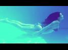 Watch video Kim Kardashian dévoile ses formes sous l'eau - Label : Akamedia
